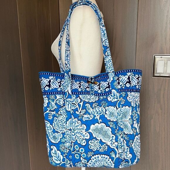 VERA BRADLEY Blue Lagoon X-Large Tote - Picture 1 of 12
